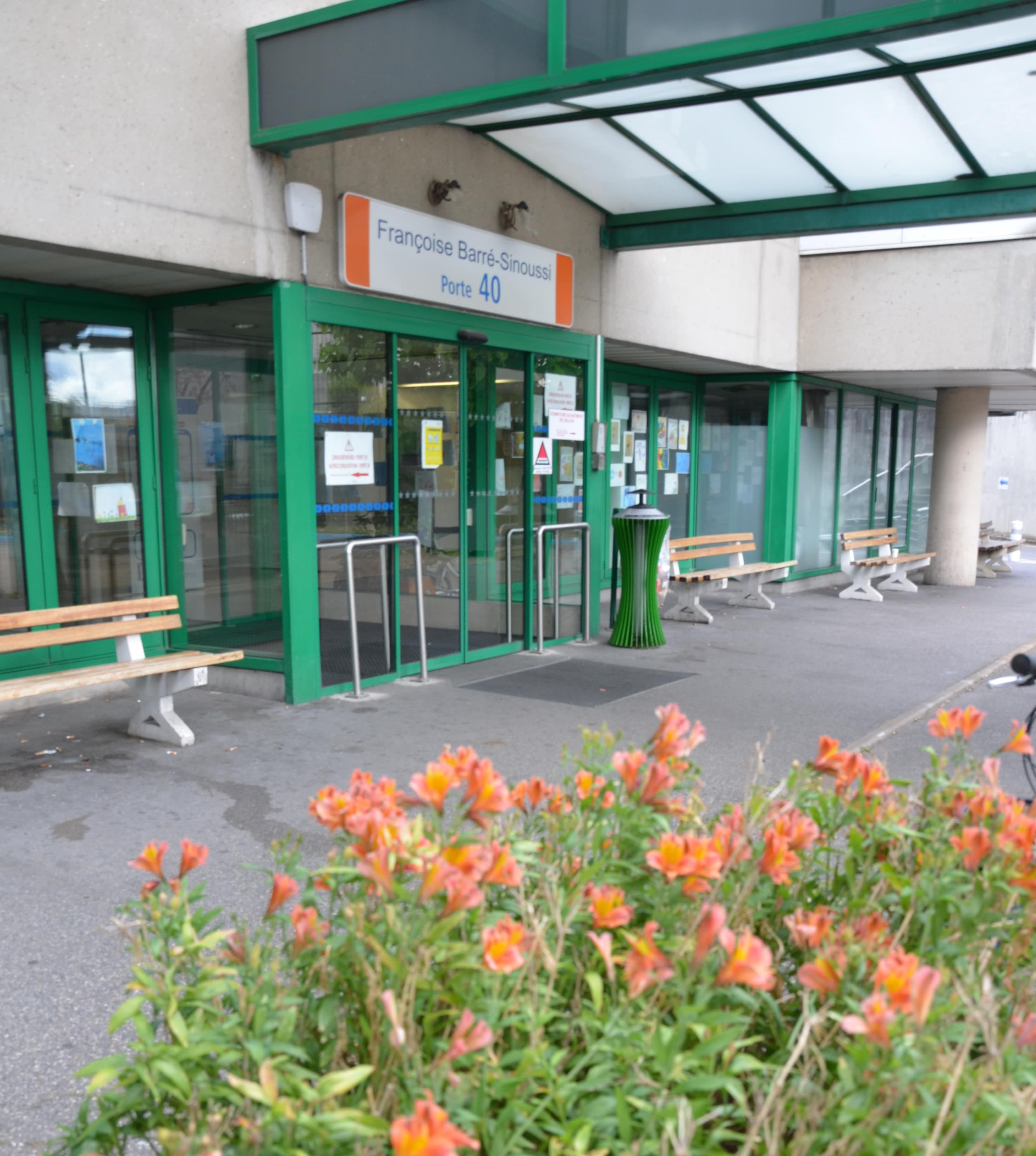 DSC_4469 Entree batiment FBS-min_____